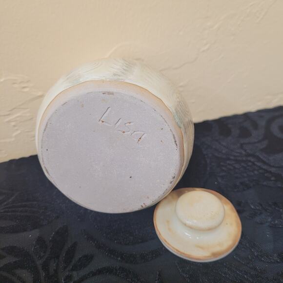 Small Glazed Jar. 3.5" Tall;  A well made studio piece. Signed - Picture 4 of 6
